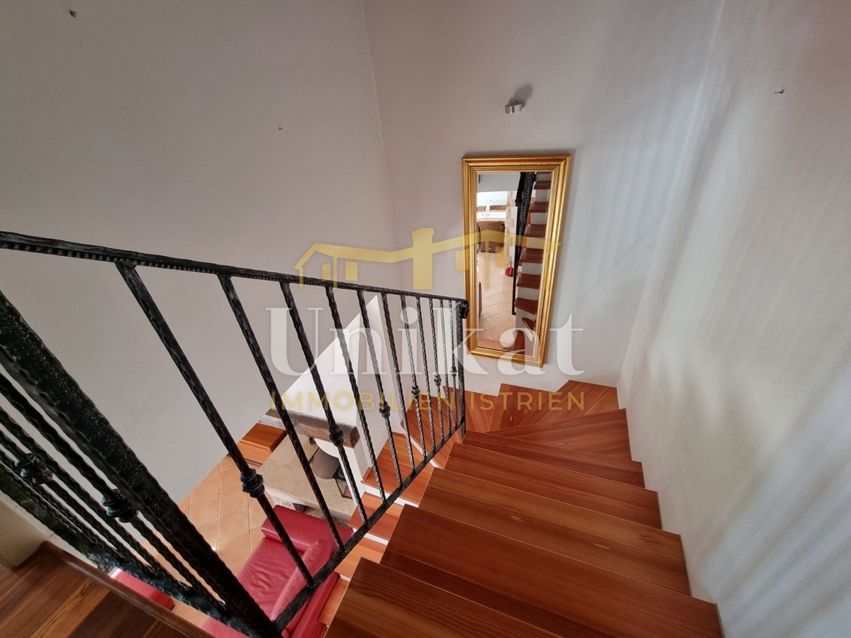 Dvojna hiša v istrskem slogu